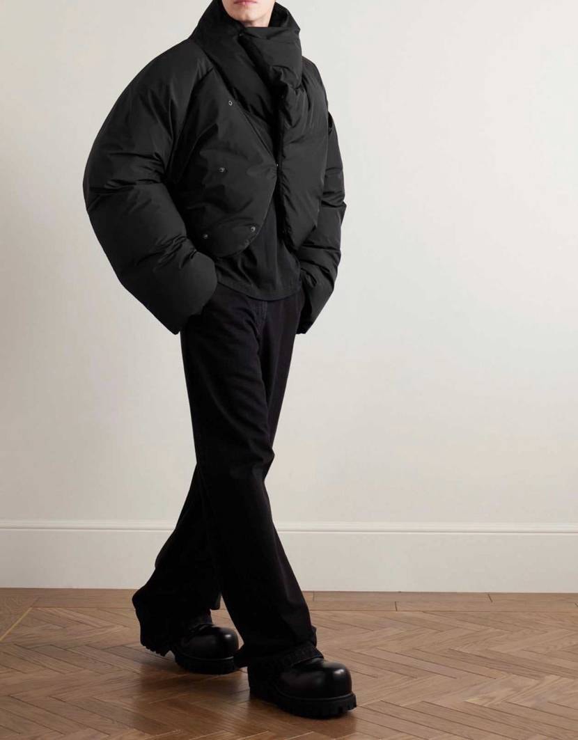 Entire Studiosのダウンジャケットを定価よりかな