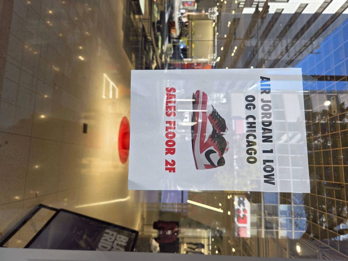 名古屋周辺で買えなかった方11時からNIKE栄で一般販売ありますよ