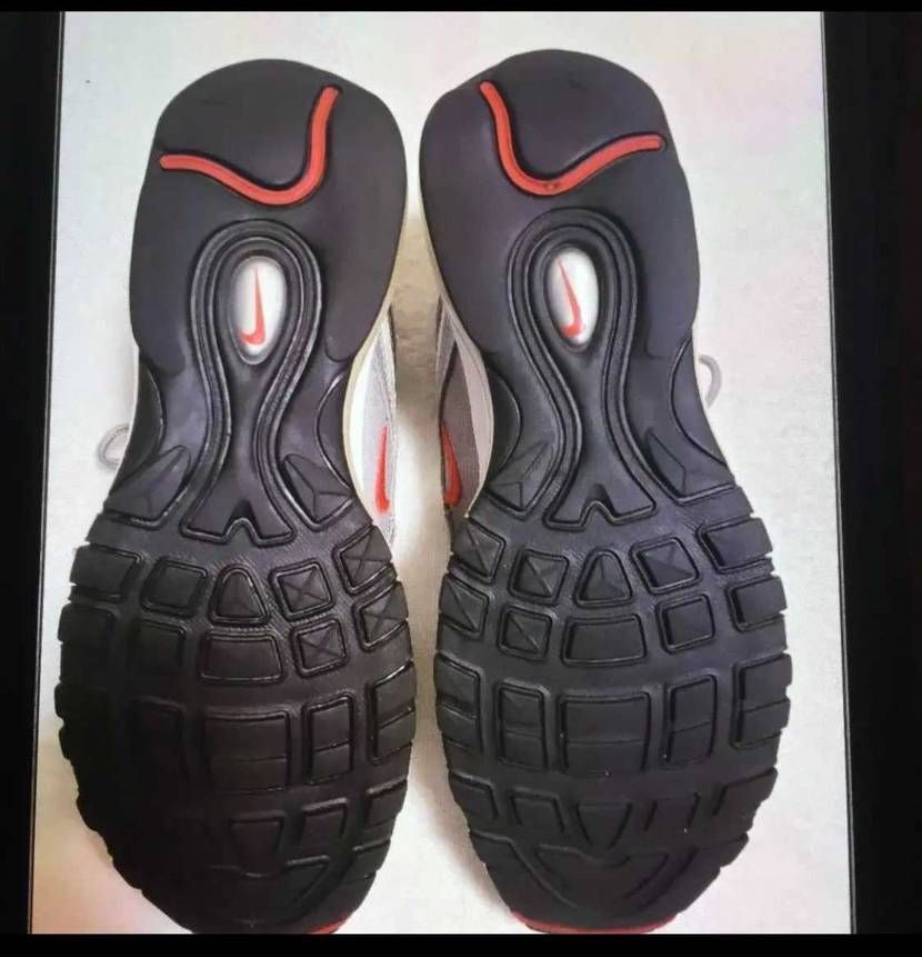 シルバーバレットって何種類あるんすか？
アウトソール真っ黒