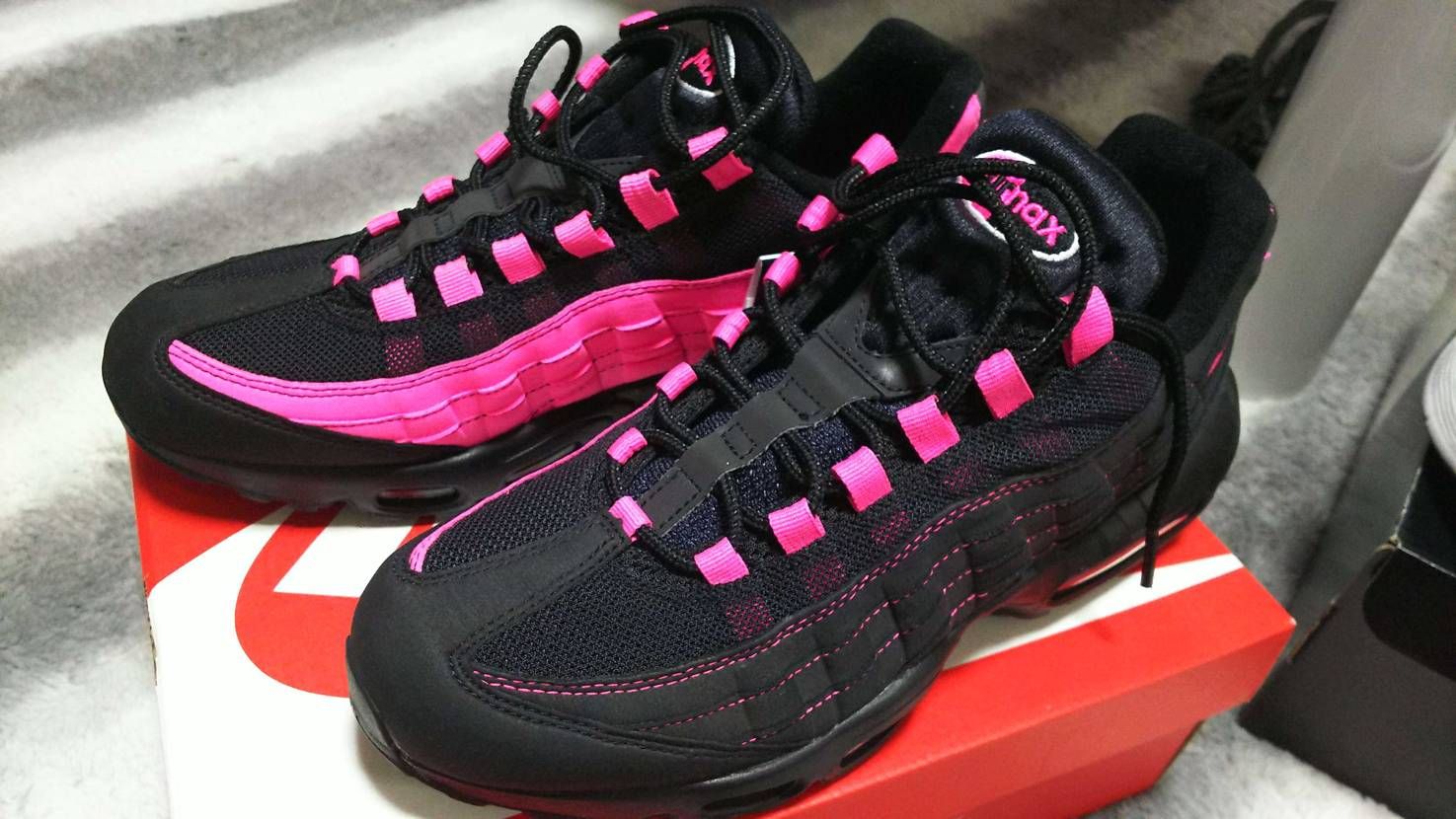 御殿場のプレミアム・アウトレットで購入したエアマックス95
定価の半額で格安やっ