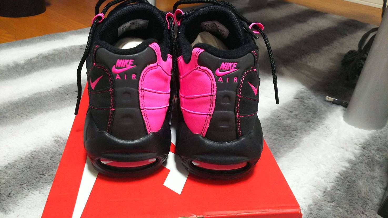 御殿場のプレミアム・アウトレットで購入したエアマックス95
