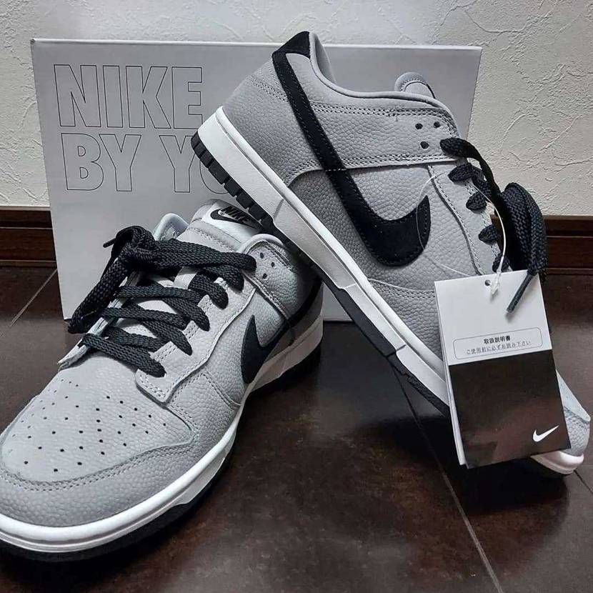 先日購入したNIKE BY YOU DUNK LOW
素材は