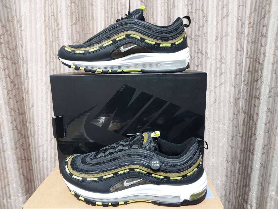 Airmax97のデザインにこのカラーとundefeatedのロゴが最高のマッチ