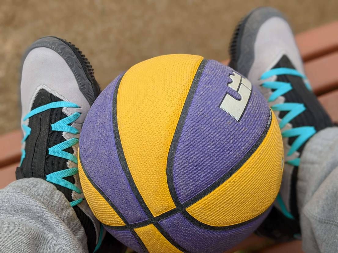 3年ぶりくらいに外でバスケ🏀
近所のスポーツショップでやすいボールgot it