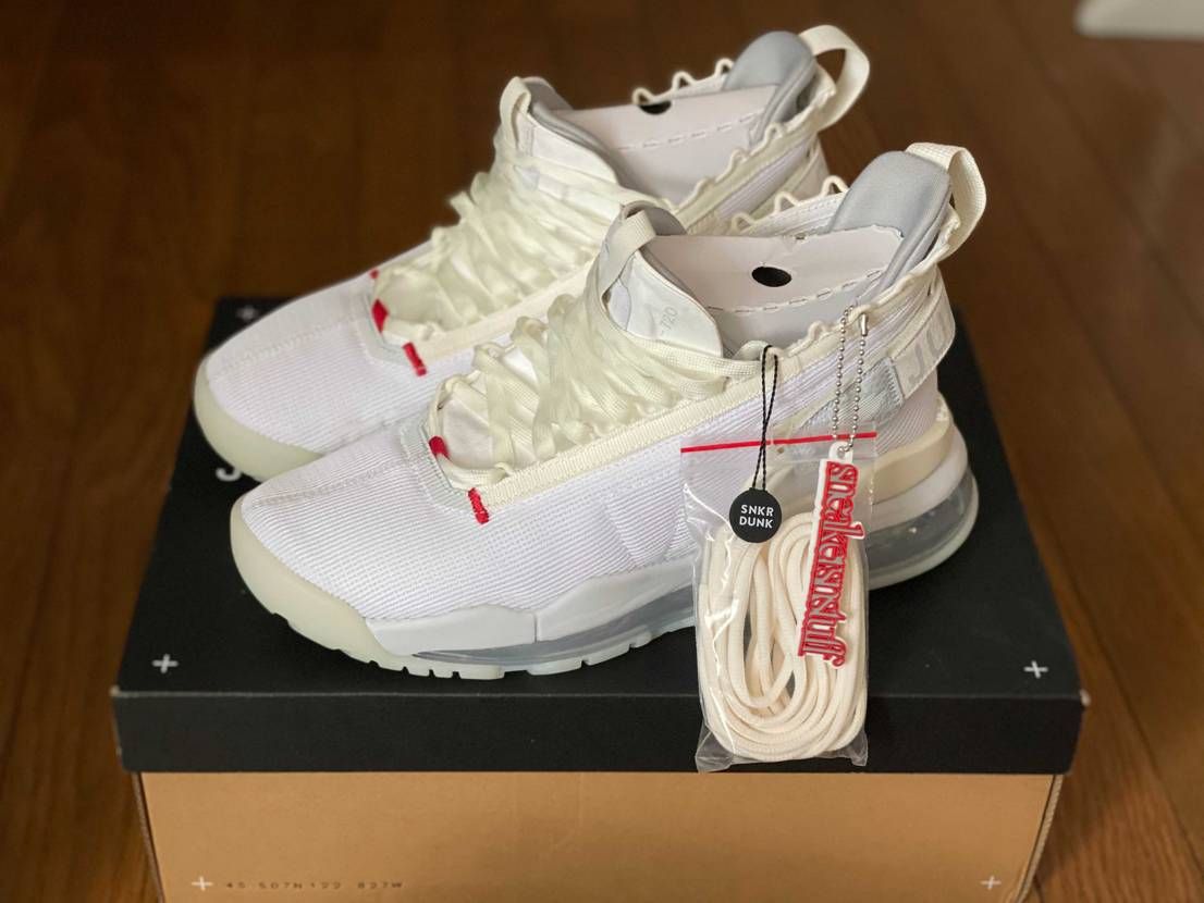 SNKRDUNKさんにて購入させて頂きました。
気になってた一足でしたが、他色