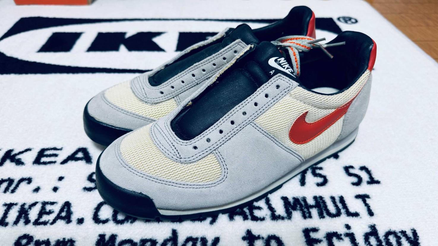 実家に帰って倉庫の掃除をしていたら
当時履かずに置いてたスニーカーを発見した