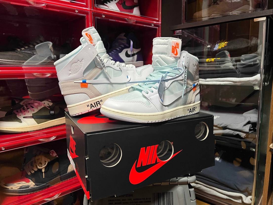 シューレースをホールに通すたびに
"SHOELACES"プリントが剥がれへんか