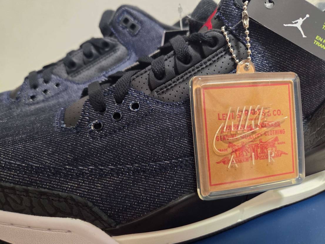 オンライン抽選全滅
店舗2桁番台で諦め
まさかのSNKR