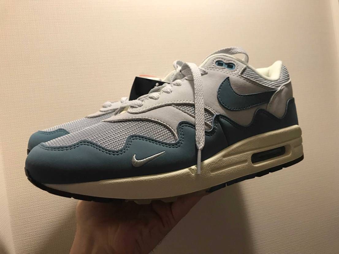 NBのスティールブルーみたいなくすみブルーがめちゃくちゃいい