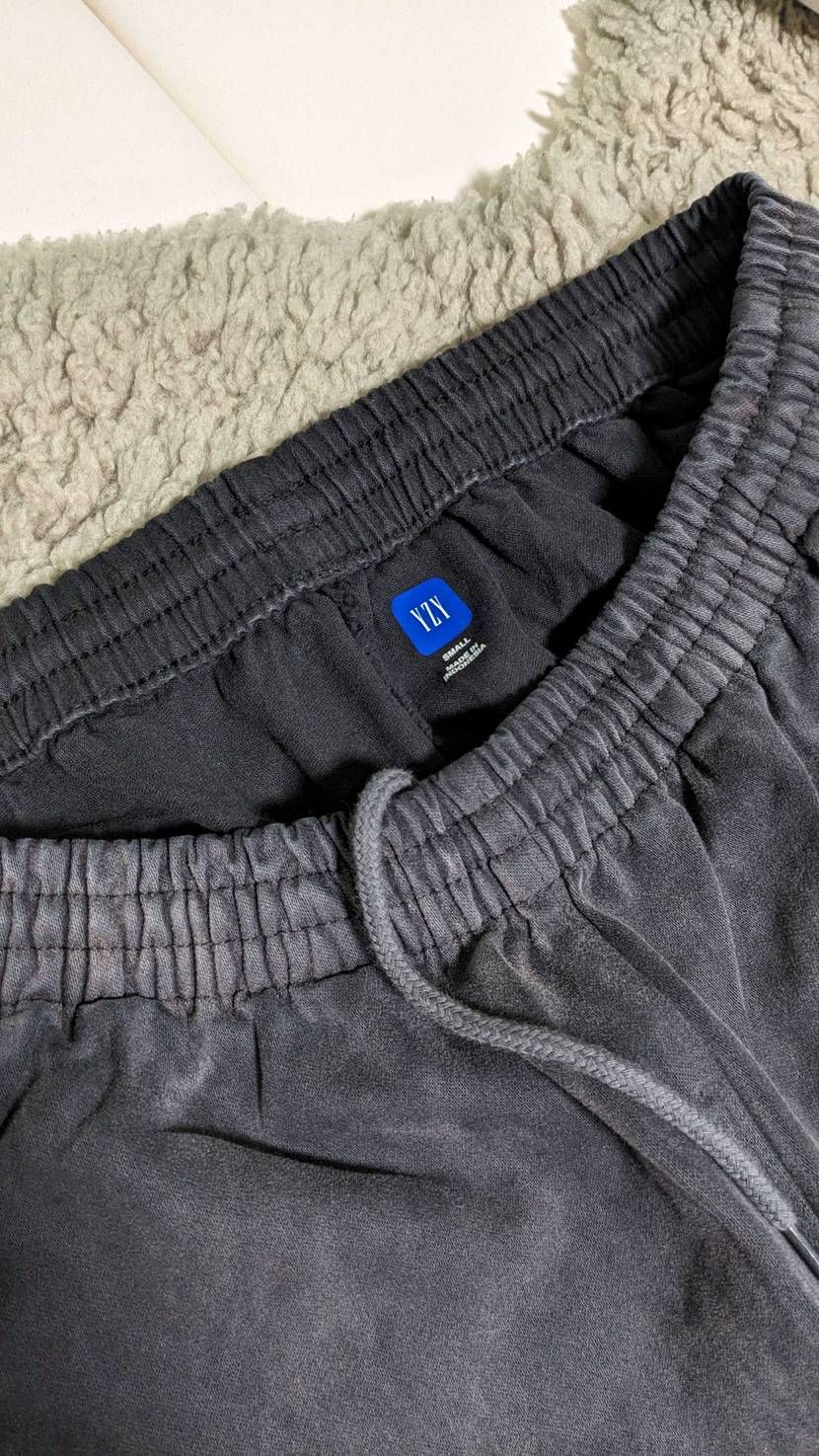 YEEZY GAP フェードブラックサテンパンツ。❤️何このYEEZYのフェード