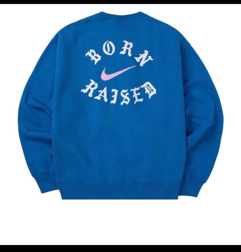 このボーンのクルーネックは生地は薄い方ですか？
持っている方居たら教えて頂きた