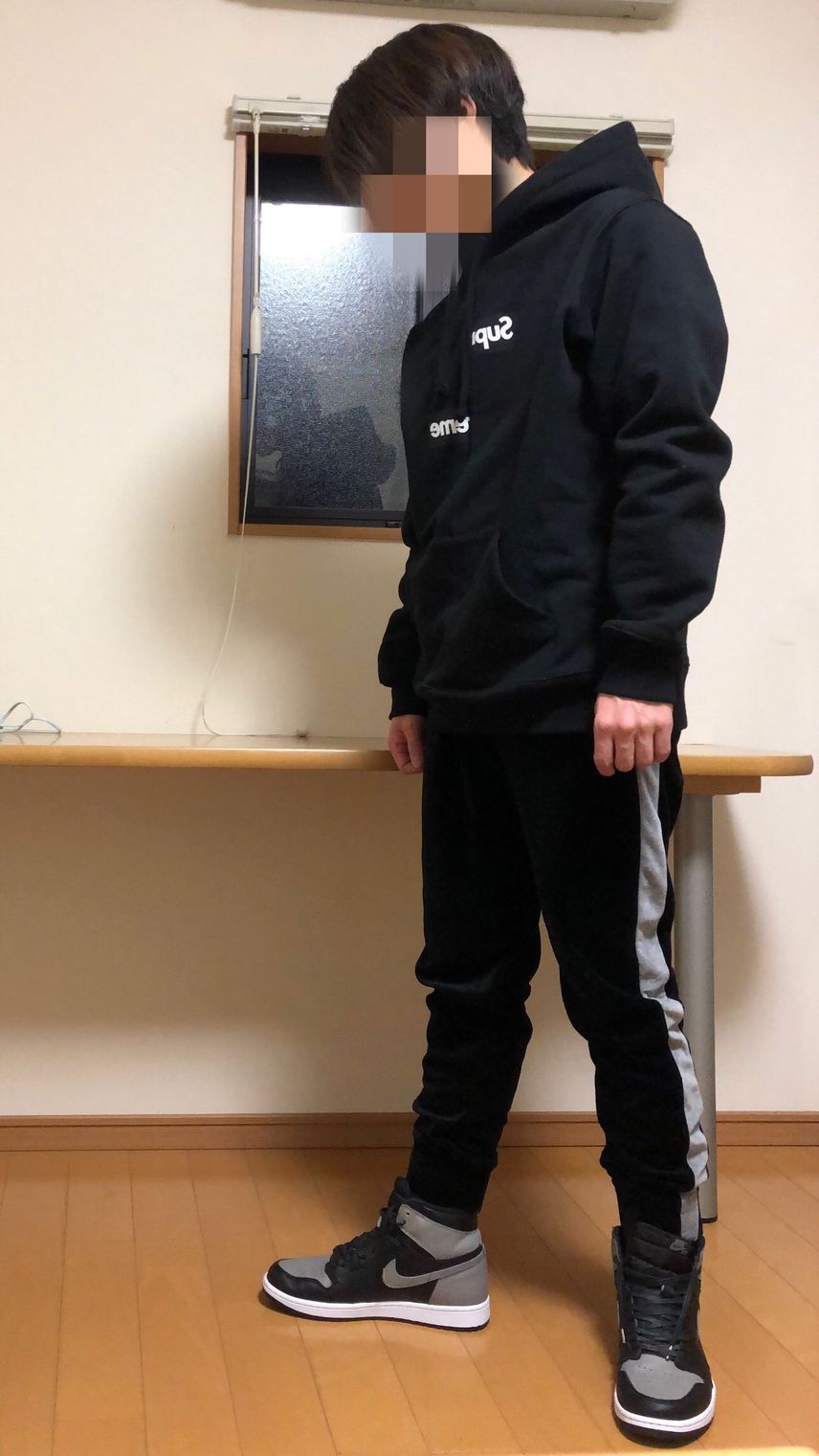 滑り込み投稿。急いでたから室内で撮影。 初めて手に入れたAJ1。シューレースはK