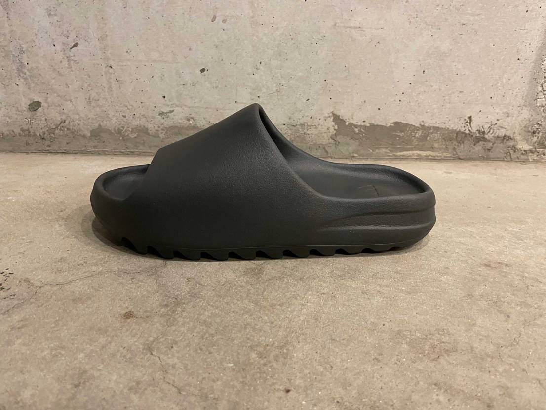 大学生の頃は皆さん何足ぐらいスニーカー持ってましたか？
コメント待ってます！！