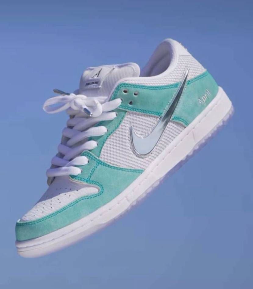 クレンショーかエイプリルどっちか選ぶとしたらどっちですか？コメントください！！！