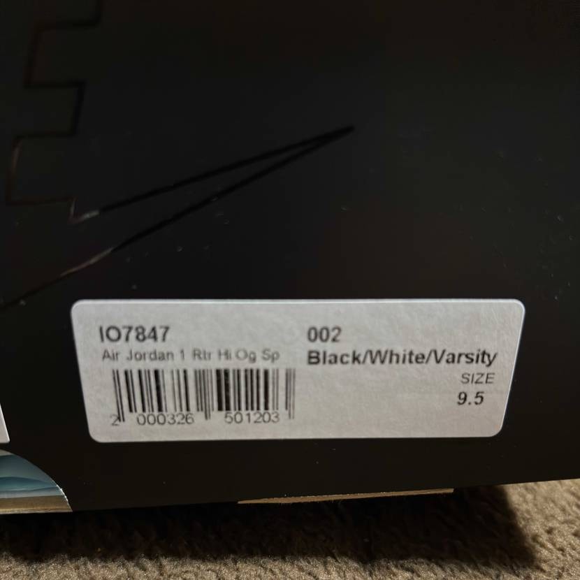 スニダンにてプラチナ99＋の方から購入した商品です。
黒タ