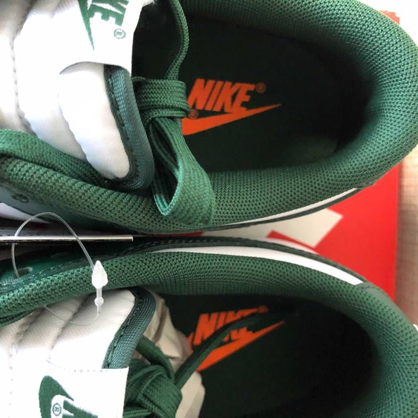 我が家にも、着ダン〜ク‼️
インソールのNIKEロゴがオレンジなのかわいいです