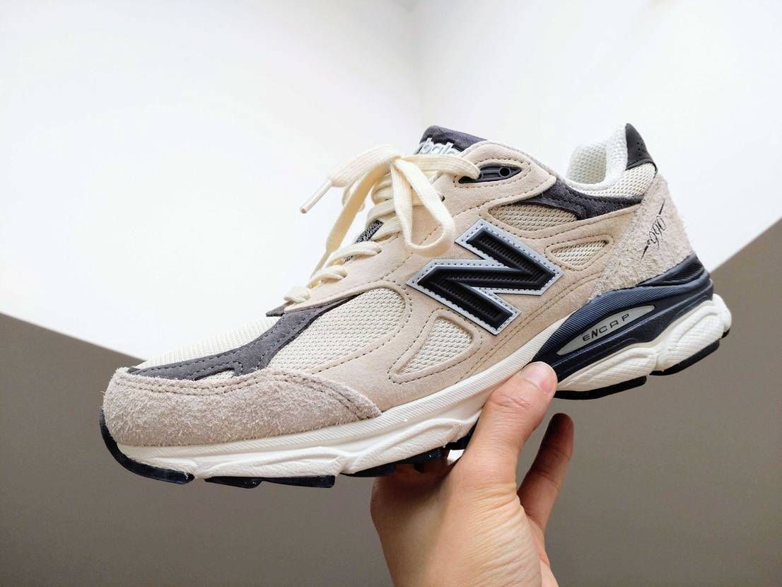 人生初の990シリーズは悩みに悩んだ末、コレにしました。想像以上にカッコよすぎ&
