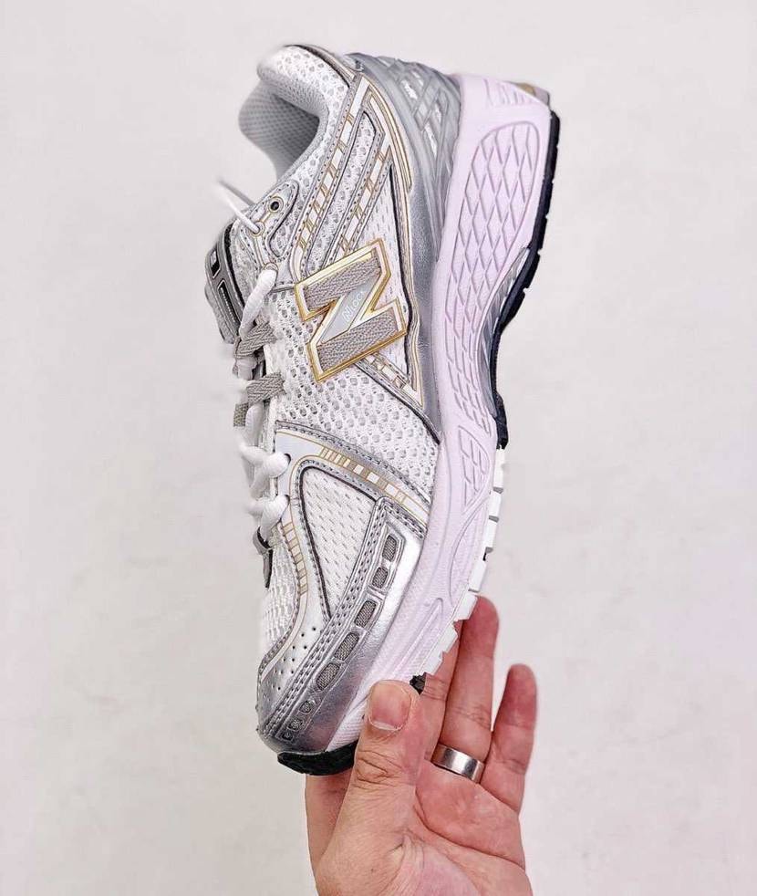 BEAUTY&YOUTHでも限定カラーが明日11時より販売さ