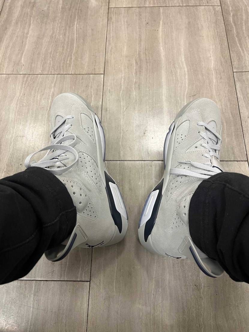 今日の通勤はこいつでした👟
冬に最適な素材とこのシルエット感❤️
あと、他