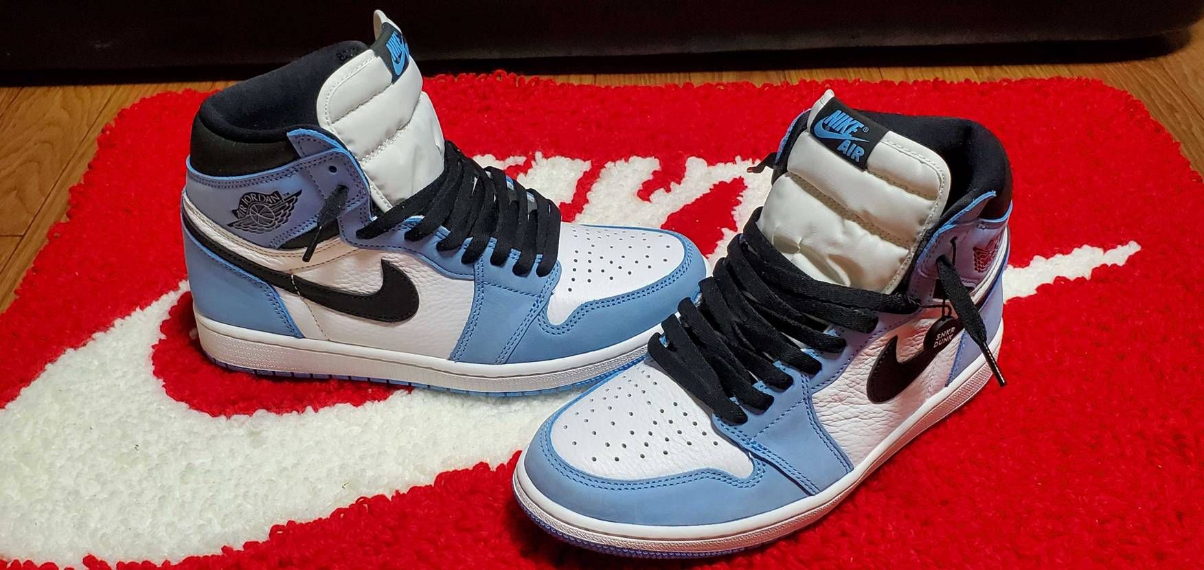 自作のカーペットです　笑
このスニーカーがとっても気に入りました、すぎどんなス