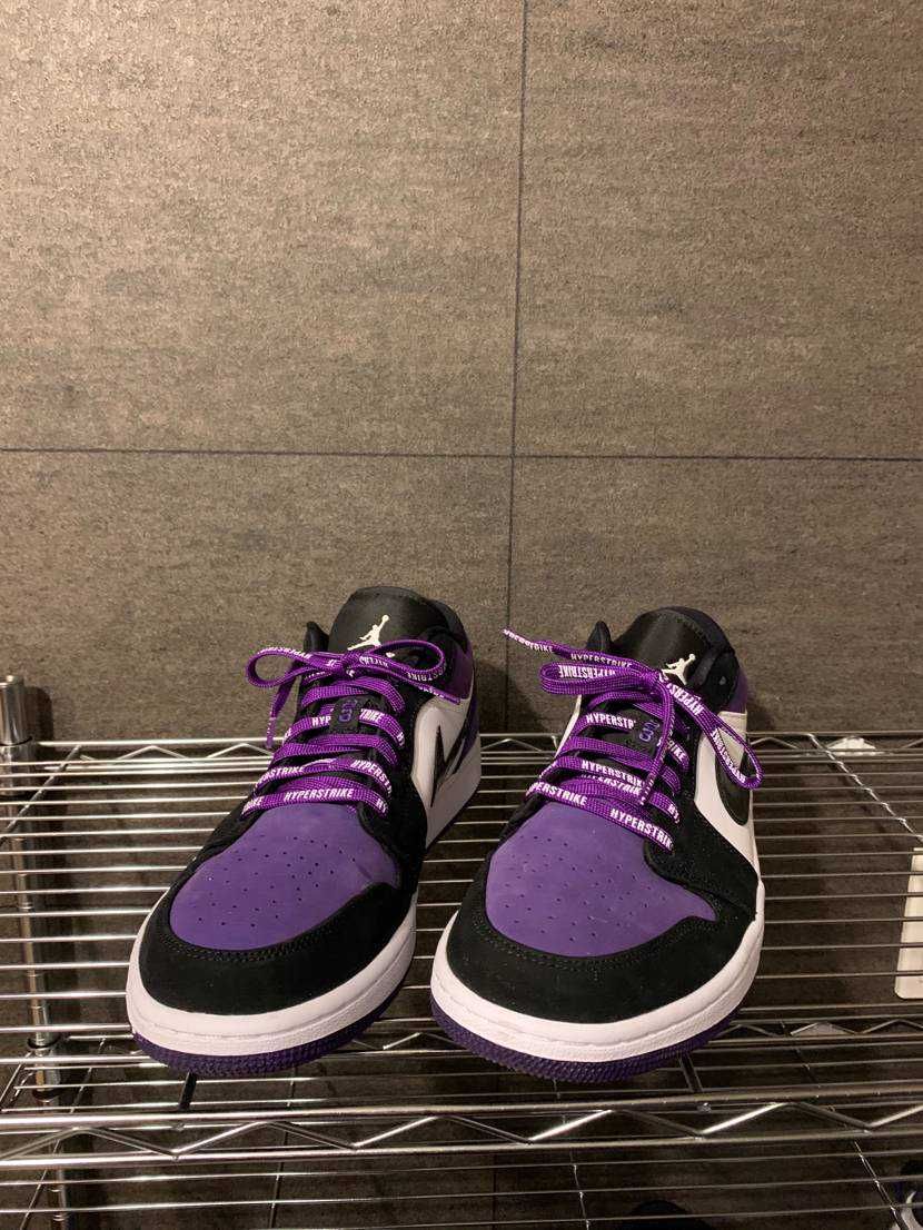 ジョーダン1 LOW

紫のシューレースに交換してみた。