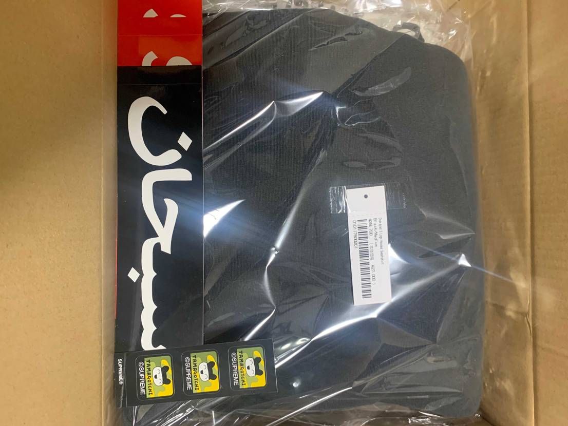 SロゴとTシャツ買ったらアラビアステッカー入ってた！！