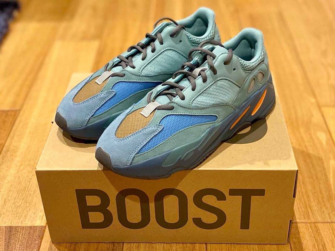 YEEZY BOOST 700 V1シリーズでもしかしたら一番人気ないカラーだと