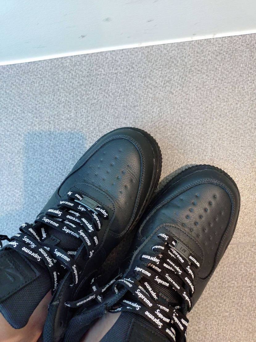 北海道でも履けそうなAF1でした！！

なんちゃってSupremeにして➰