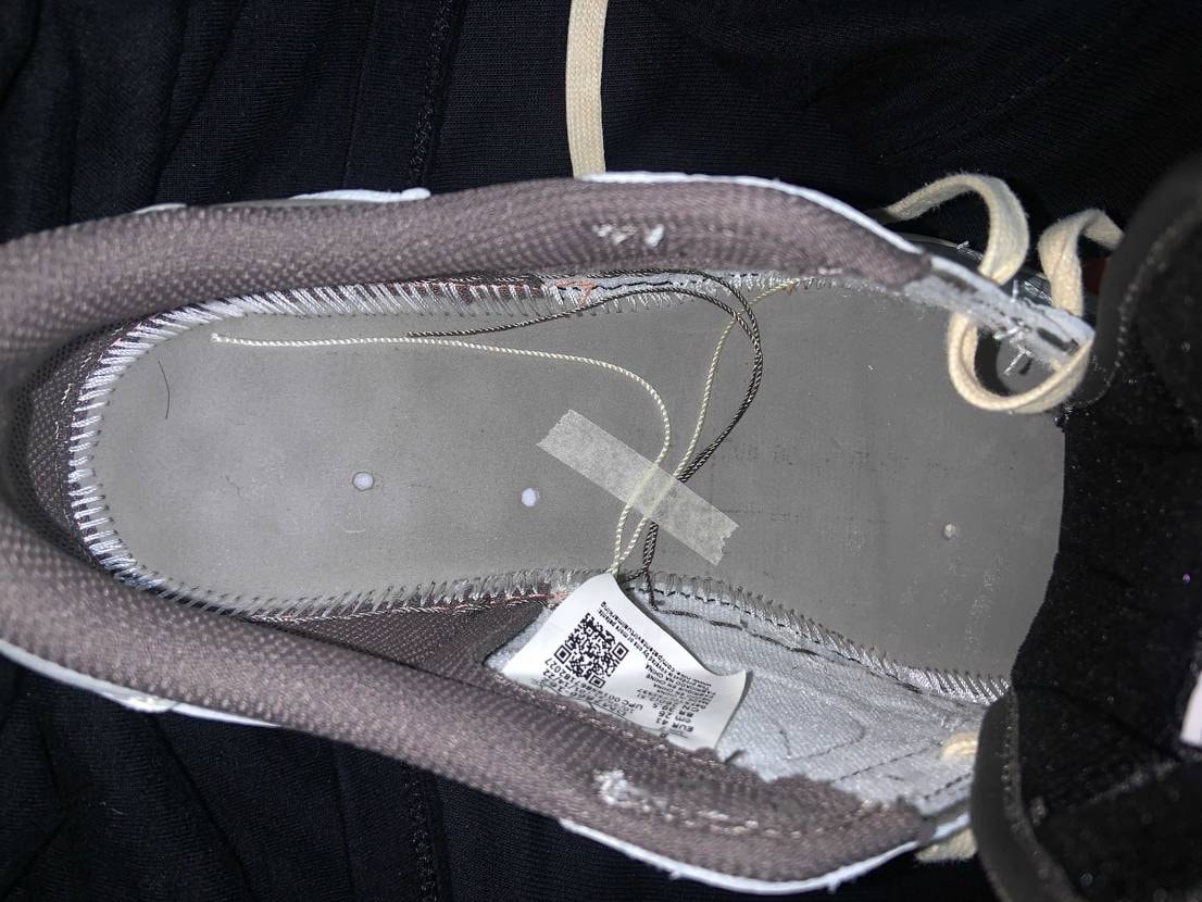 スニダンにて新品未使用で購入しました。
目利きの方おりまし