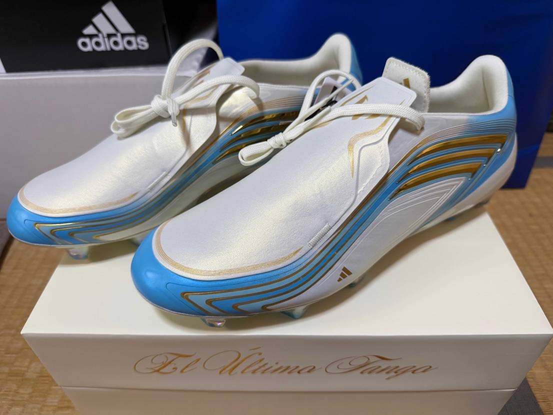 adidasのショップ行ったら目立たない場所に置かれてて、まさか在庫無いよなと思