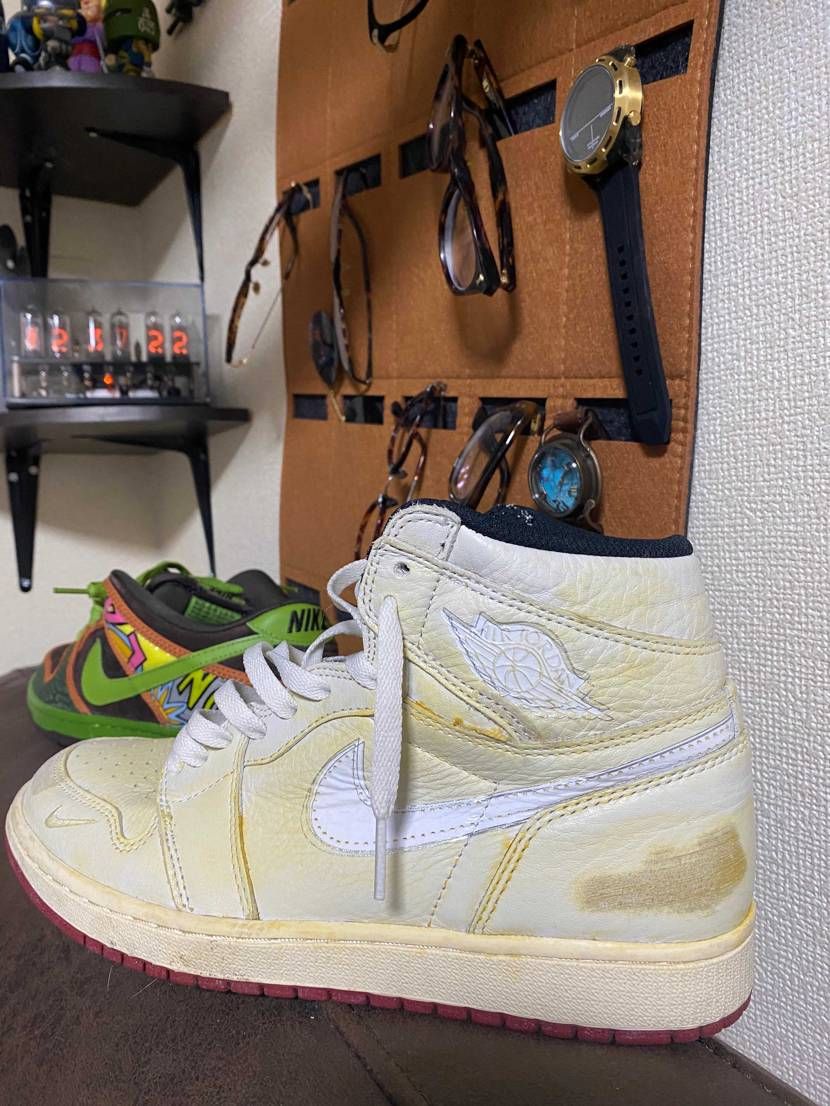 暇つぶしにスニーカーを眺めながら。。