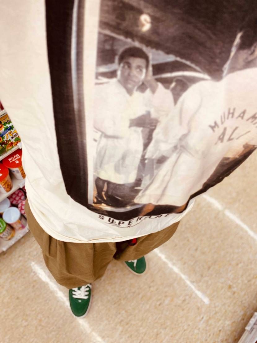 今日は寝過ぎ。。

コンビニでパシャリっ！

アリのtシャツでした。
