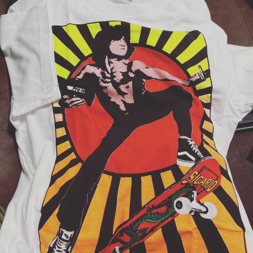 スニーカー自粛のため、tシャツ集めにはまりました。

FU○Kしながら、スケ