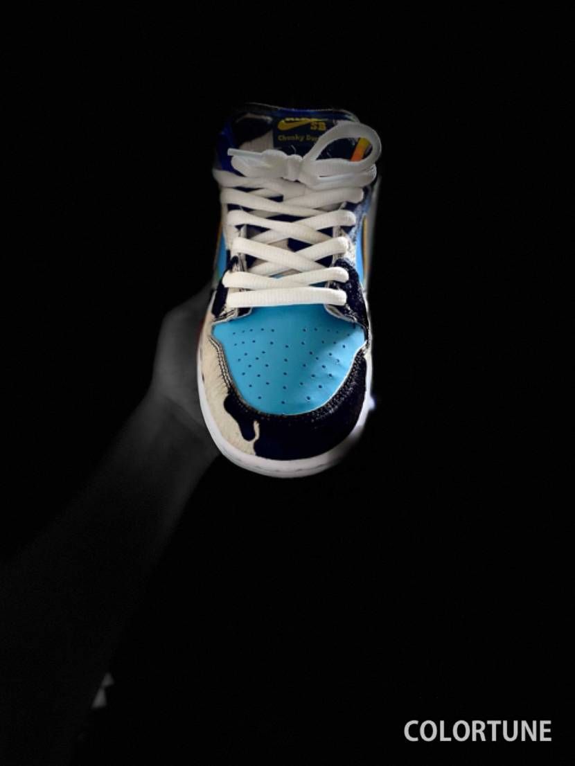 お美しいスニーカーだなぁと眺めております。。

プレ値が