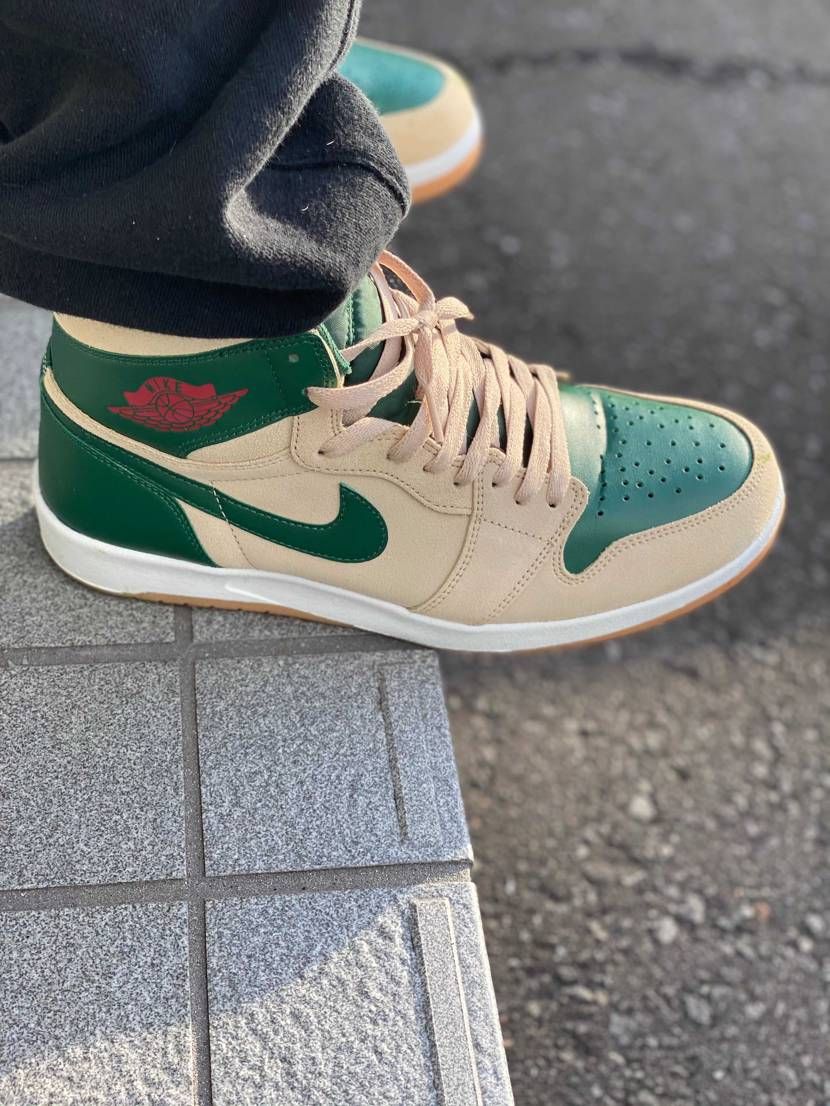 過去に撮ったコーデです。

スニーカーはAJ1ハイザリタ