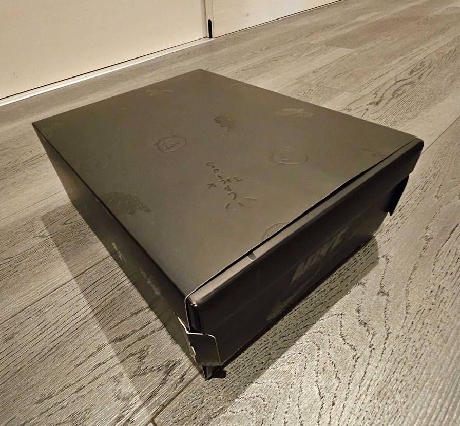 来週、奥さん誕生日で、プレゼントです✨🎁✨
もう履きたい！って言うのでシュー通