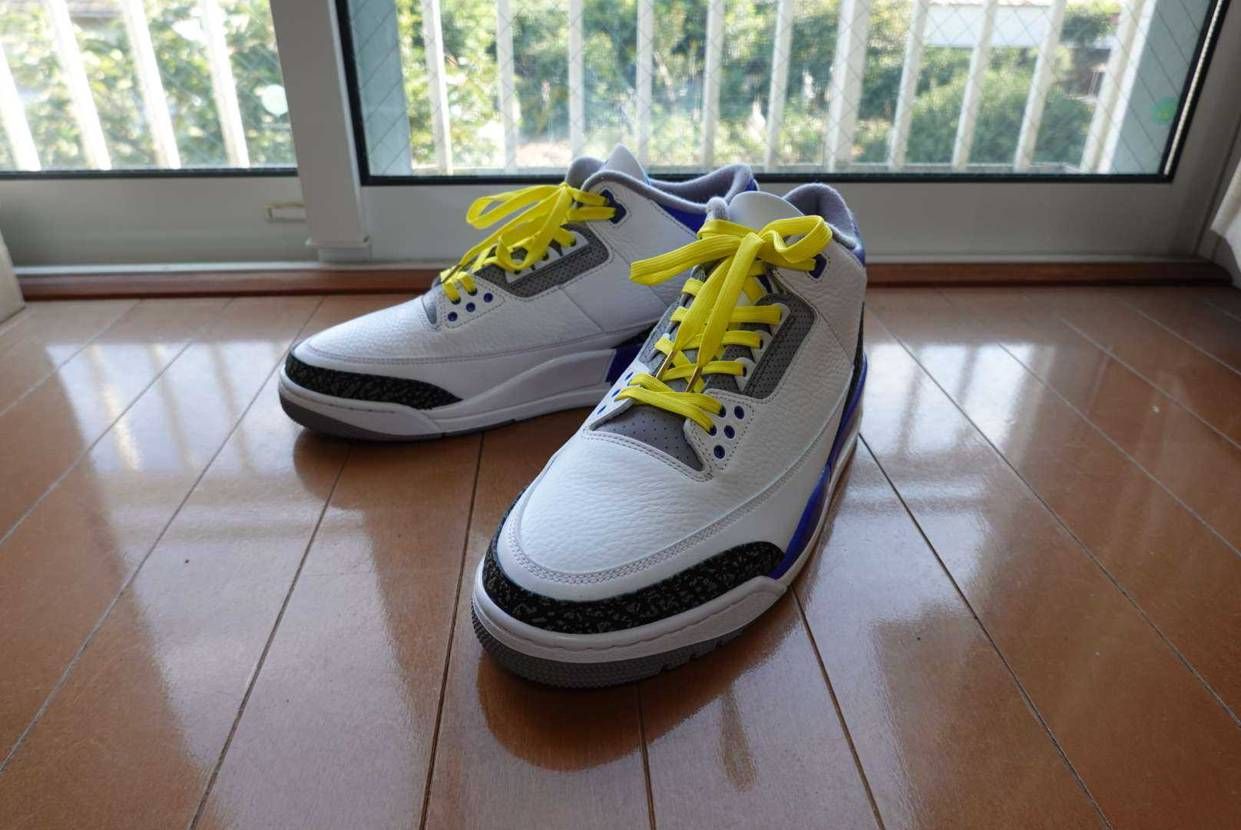 SNKRS Kaleidoscope
スニーカーは靴紐を換えただけで
印象が変わ