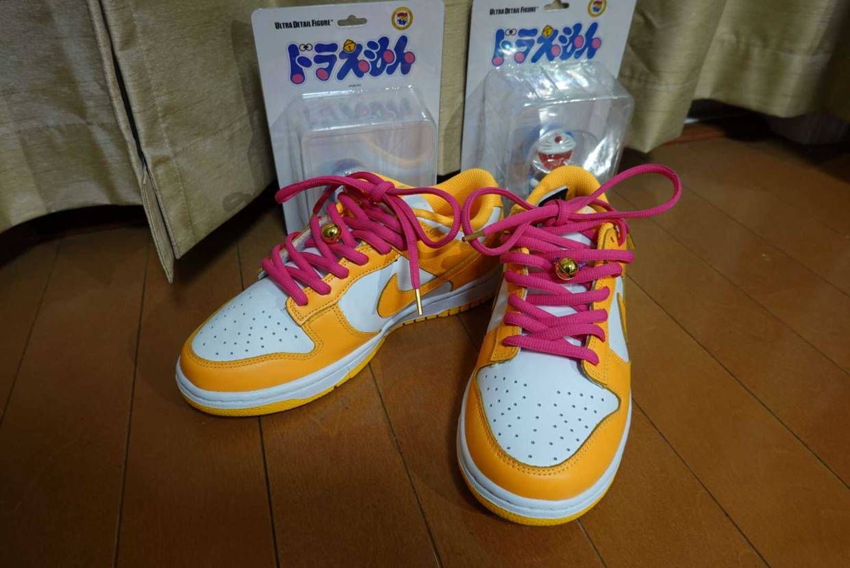 SNKRS Kaleidoscope
スニーカーは靴紐を換えただけで
印象が変わ