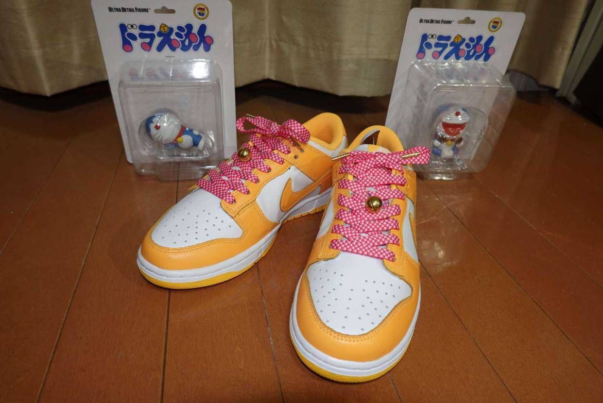 SNKRS Kaleidoscope
スニーカーは靴紐を換えただけで
印象が変わ