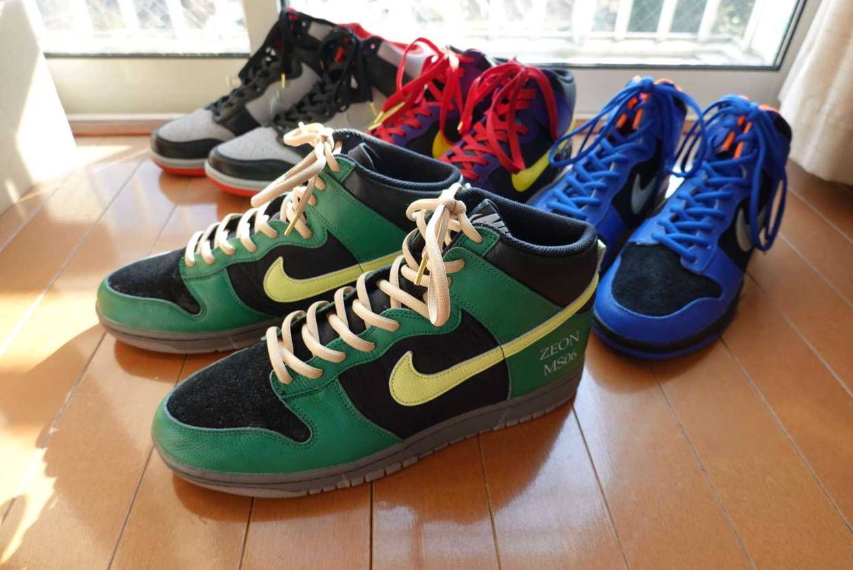 SNKRS Kaleidoscope
スニーカーは靴紐を換