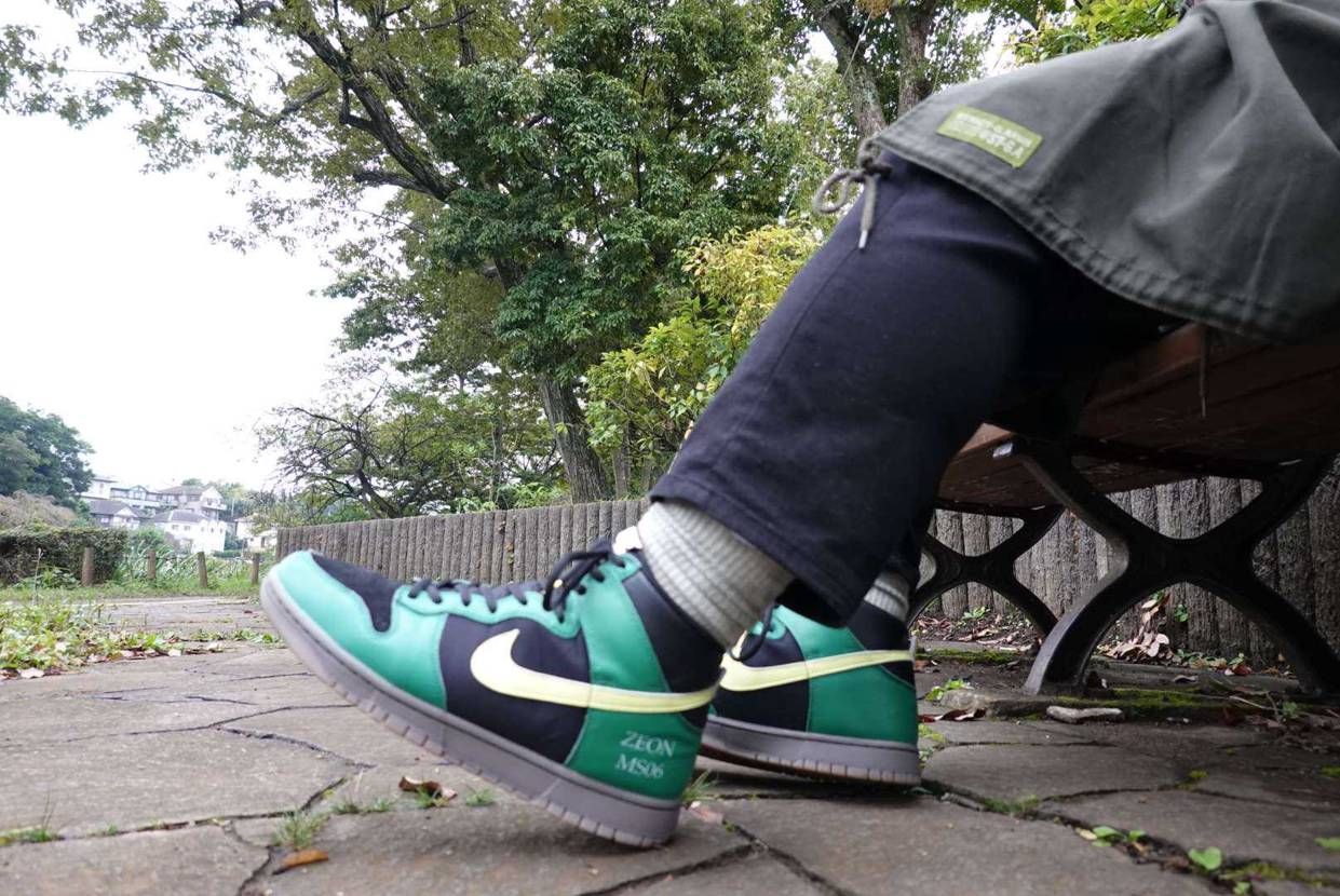 SNKRS Kaleidoscope
スニーカーは靴紐を換