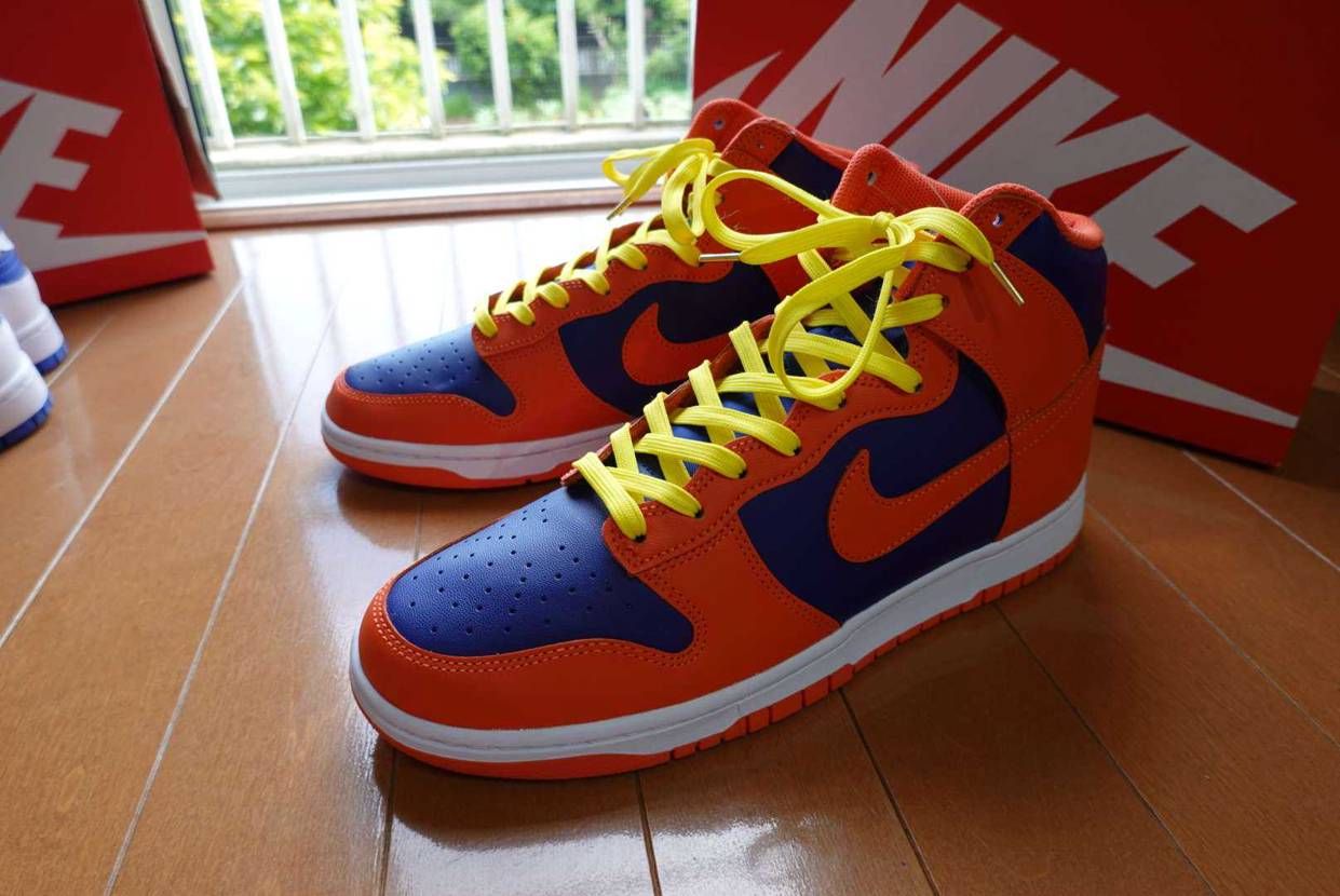 SNKRS Kaleidoscope
スニーカーは靴紐を換えただけで
印象が