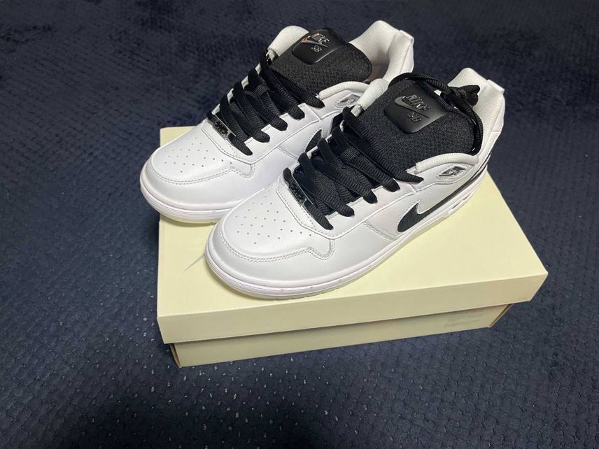 実物はかなり良いなぁ。デザインもカラーも良いし
SNKRSで買えて良かったー
