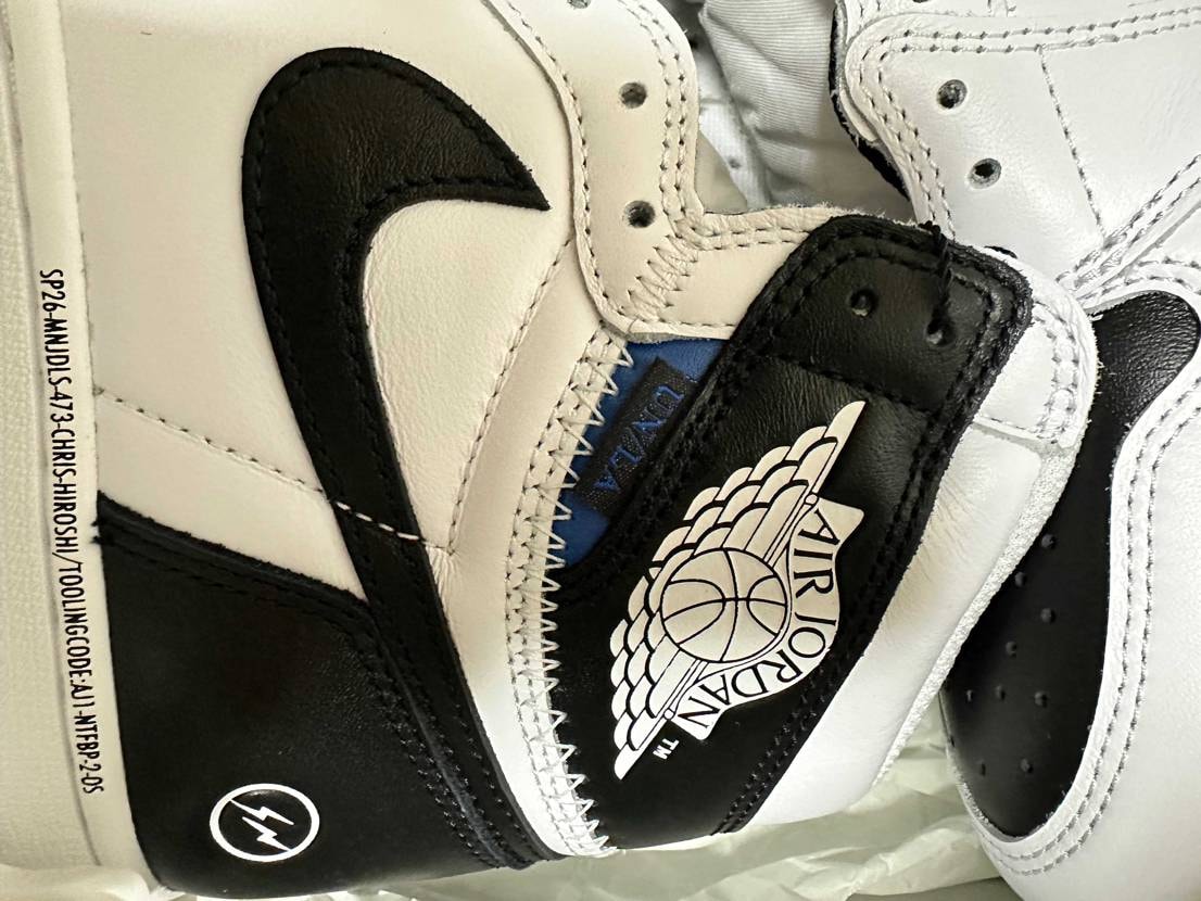 賛否あるカラーとご対面。
3色あると揃えたくなる困った性格…
個人的には順位
