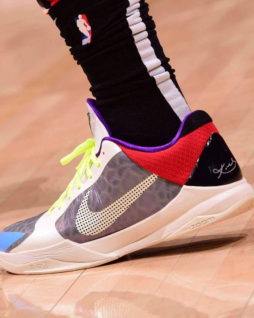 Kobe on the feet in LA.