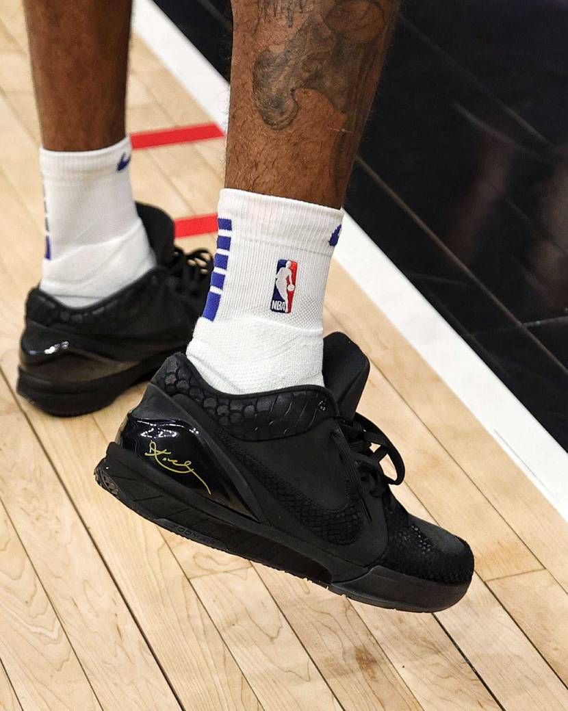 最近PG、KOBE連チャンで履いてる😁　やはりカッコイイ❗
