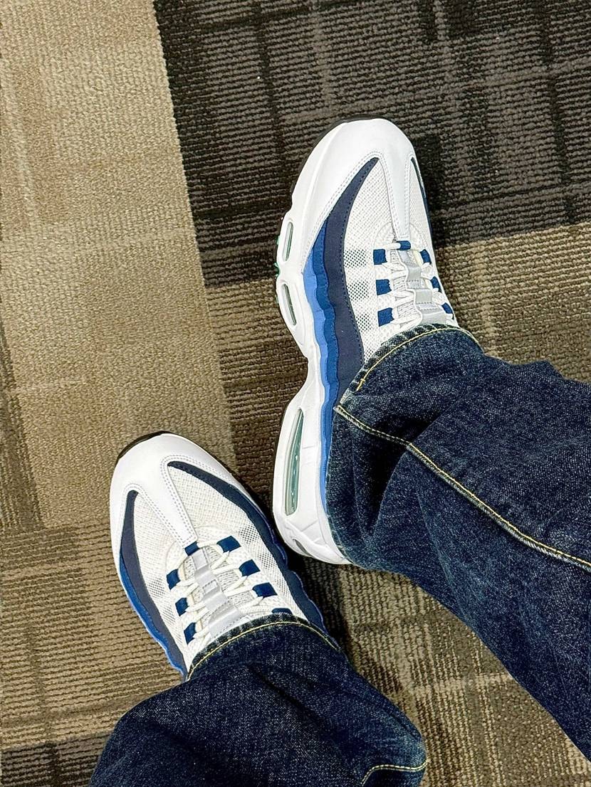 アトモス当選品、初卸ししました。

50代半ばを過ぎてますが、まだまだ履いて