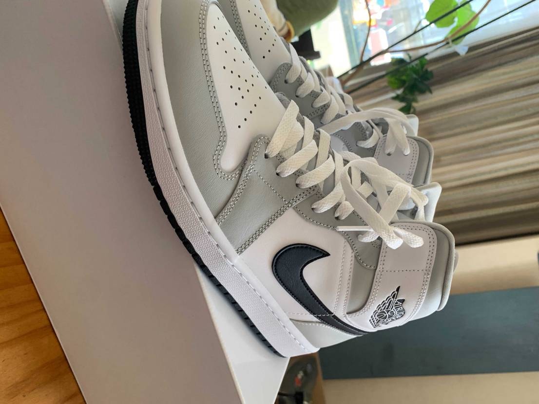 ジョーダン1 MID grey買いました♥️
楽しみにしていたので最高です！み