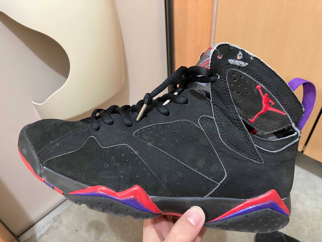古着屋でエアジョーダン7ラプターズを購入しました。
2002年のものか2012