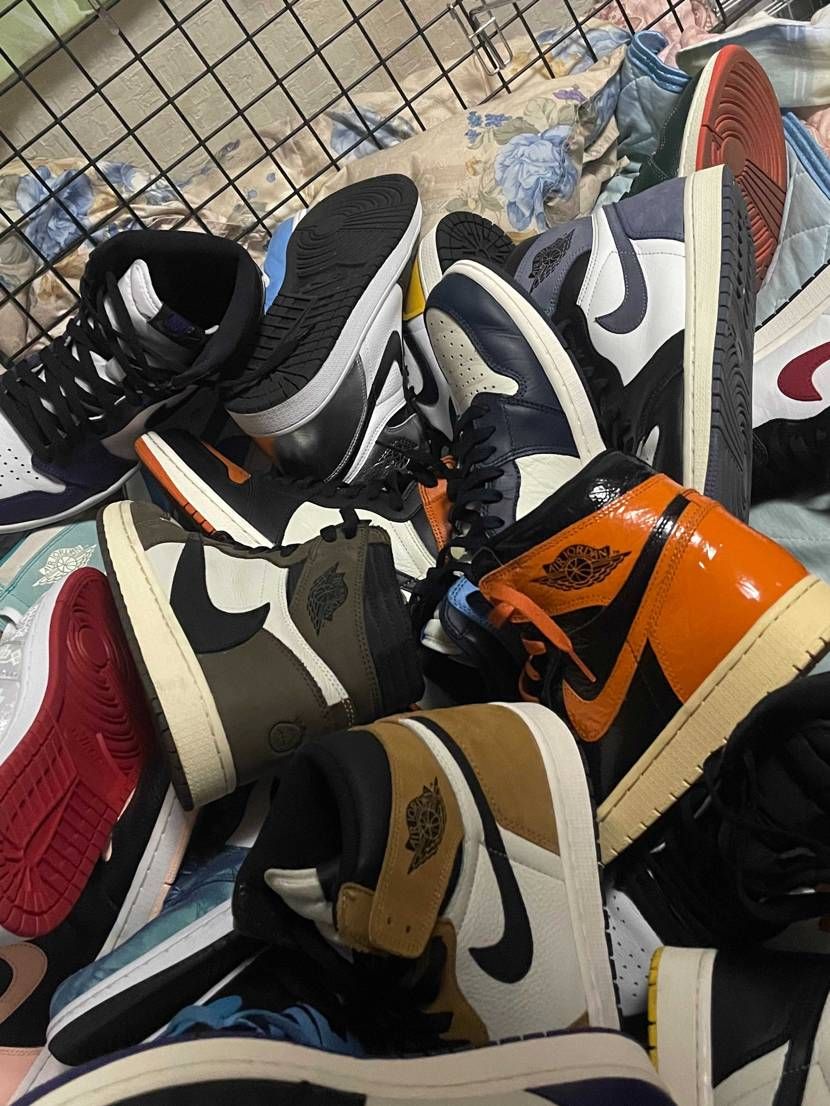 スニーカーの自作ラックが重さに耐えられず自分の方にぶっ倒れてきましたwwww
